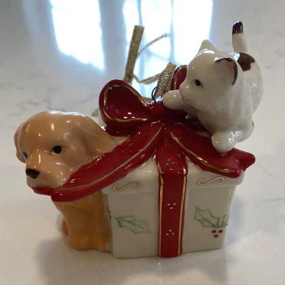 Ornament - Picture 1 of 7